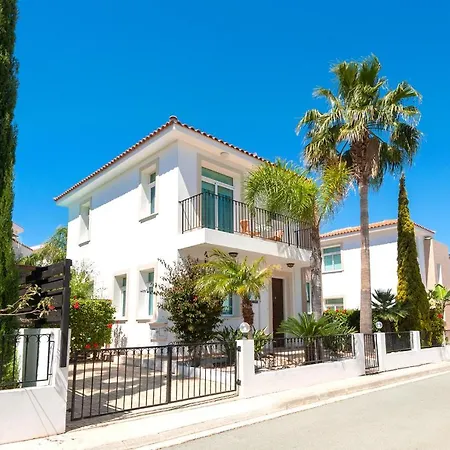 Natalie פרוטאראס