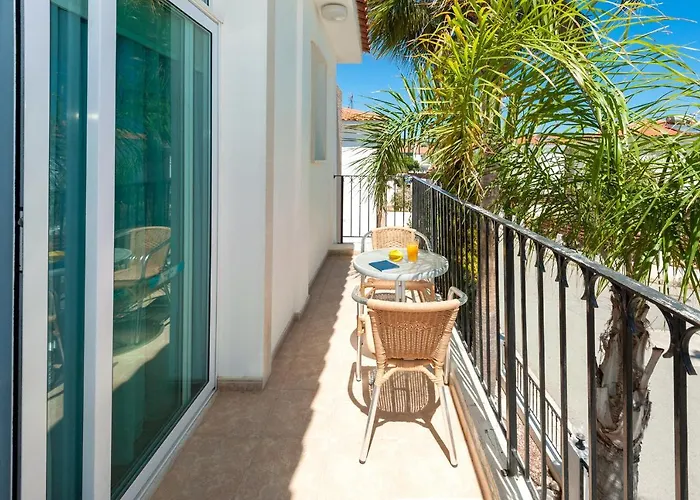 Natalie פרוטאראס