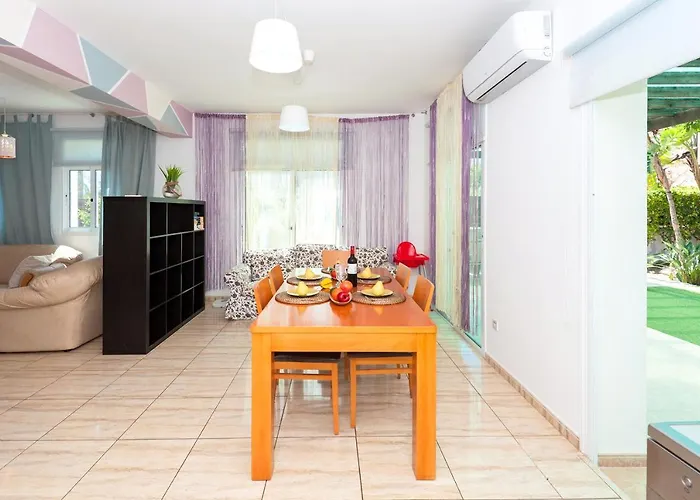 Natalie פרוטאראס